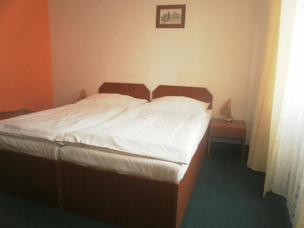 Hotel U Sladku Prague Room photo